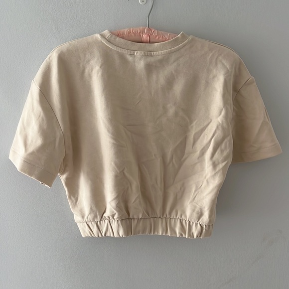 COPY - Zara cropped short sleeve cream sweatshirt - Picture 2 of 4